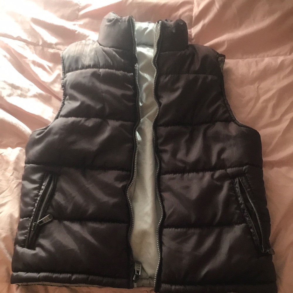 Brown/grey vest(no bran listed)